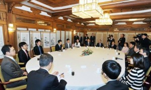 Премьер-министр Кореи проводит заседание после матча Ли Седоля с AlphaGo
